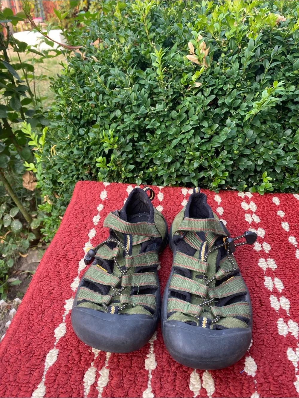 Keen Newport Youth Boy’s Olive Green and Black Closed-Toe Sandals Size 3
